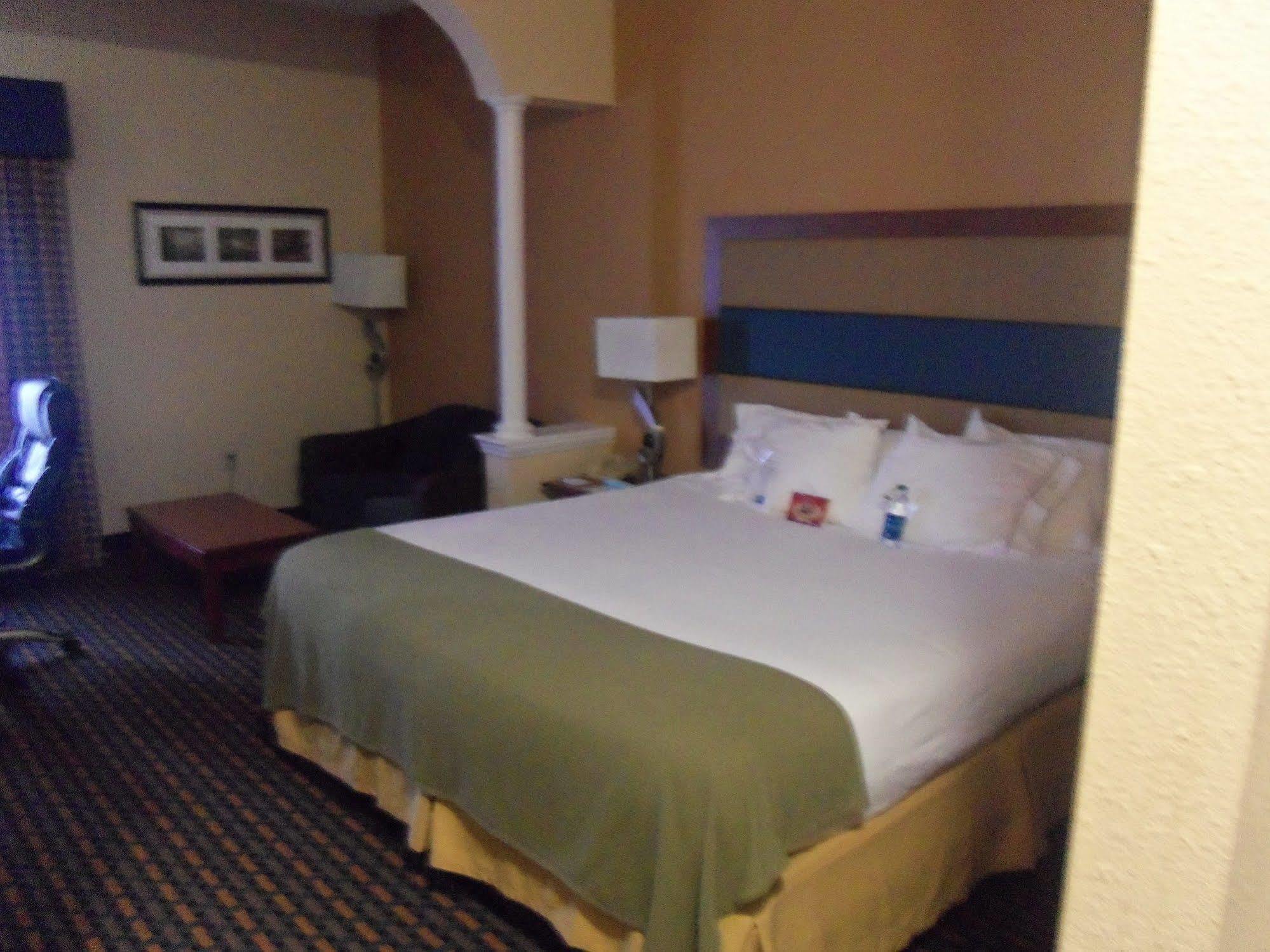 Holiday Inn Express Hotel & Suites Sanford By Ihg Eksteriør billede